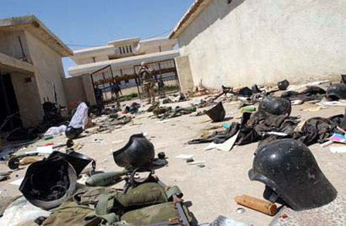 Cascos Darth Vader iraquíes abandonados en unas instalaciones