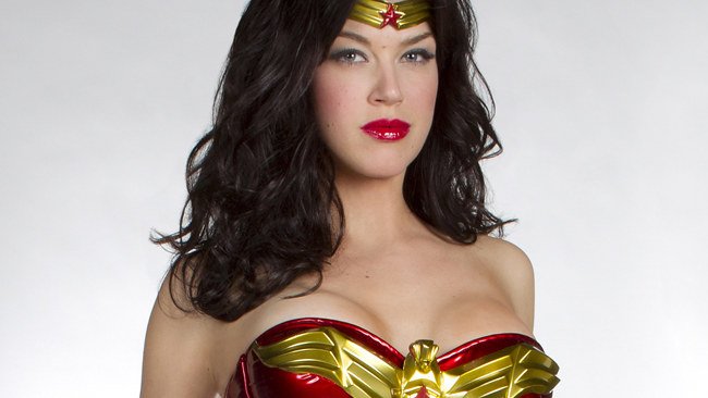 Adrianne Palicki busto de Wonder Woman